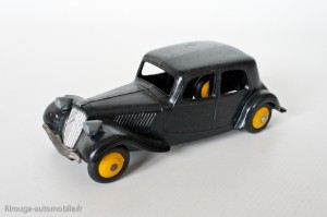 Dinky Toys 24N - Citroën Traction avant 11BL - arrière avec cache roue