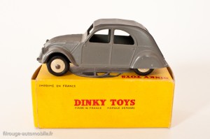 Dinky Toys 24T - Citroën 2CV - un feu arrière