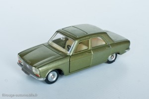 Dinky Toys 1428 - Peugeot 304 berline - modèle fabriqué en Espagne