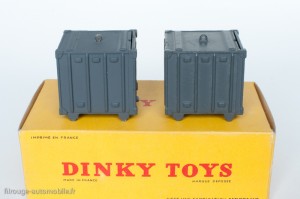 Dinky Toys 34B - Berliet porte container - 1ère et 2ème versions des crochets du container 