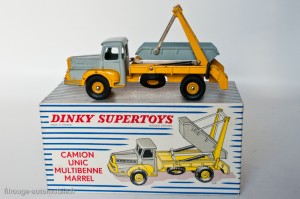 Dinky Toys 895 - Unic Izoard multibenne Marrel - 3ème version, jantes convexes
