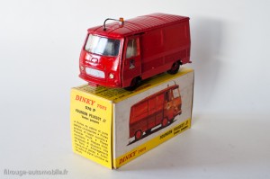Dinky Toys 570P - Peugeot J7 pompiers