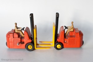 Dinky Toys 597 - Coventry chariot à fourche - roues convexes et concaves
