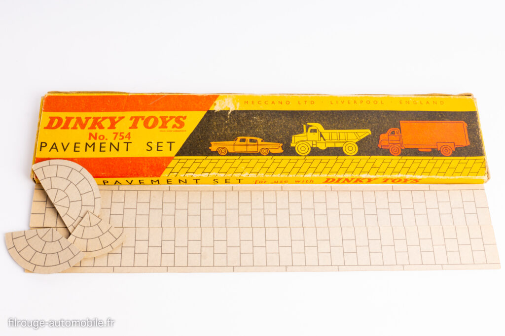 Dinky Toys réf. 754 - Eléments de trottoir en carton