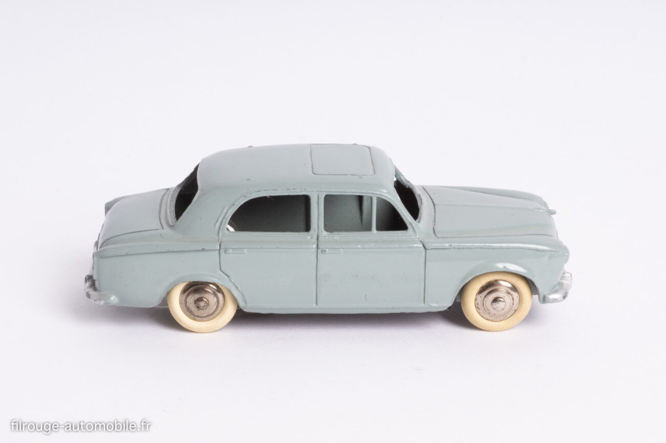 Dinky Toys Junior N°101 Peugeot 404 – Miniature 1/43 – Repeinte – Bleue – Rare